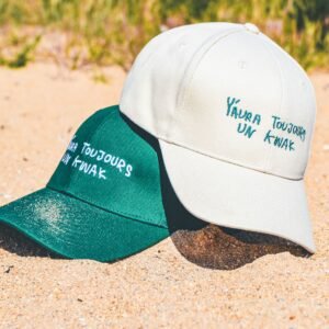 Casquette verte et beige
